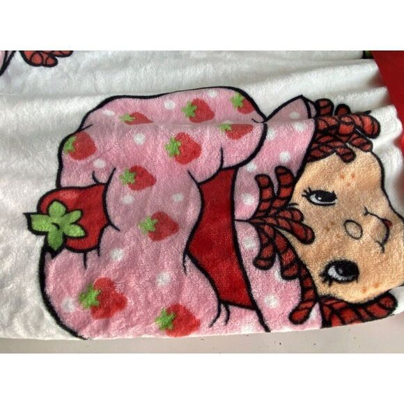 Strawberry Shortcake 60 X 70” Soft Plush Soft Throw Blanket Pink Red Face NEW - Picture 12 of 14